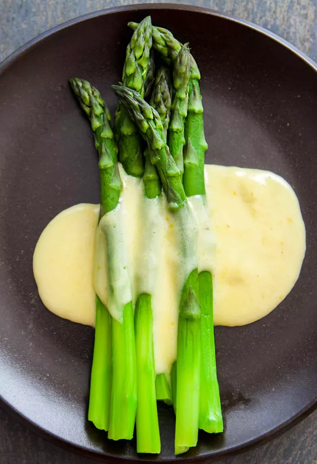 Steamed Asparagus with Hollandaise Sauce
